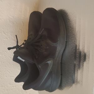 Sz 8 Womens Nike Shoes